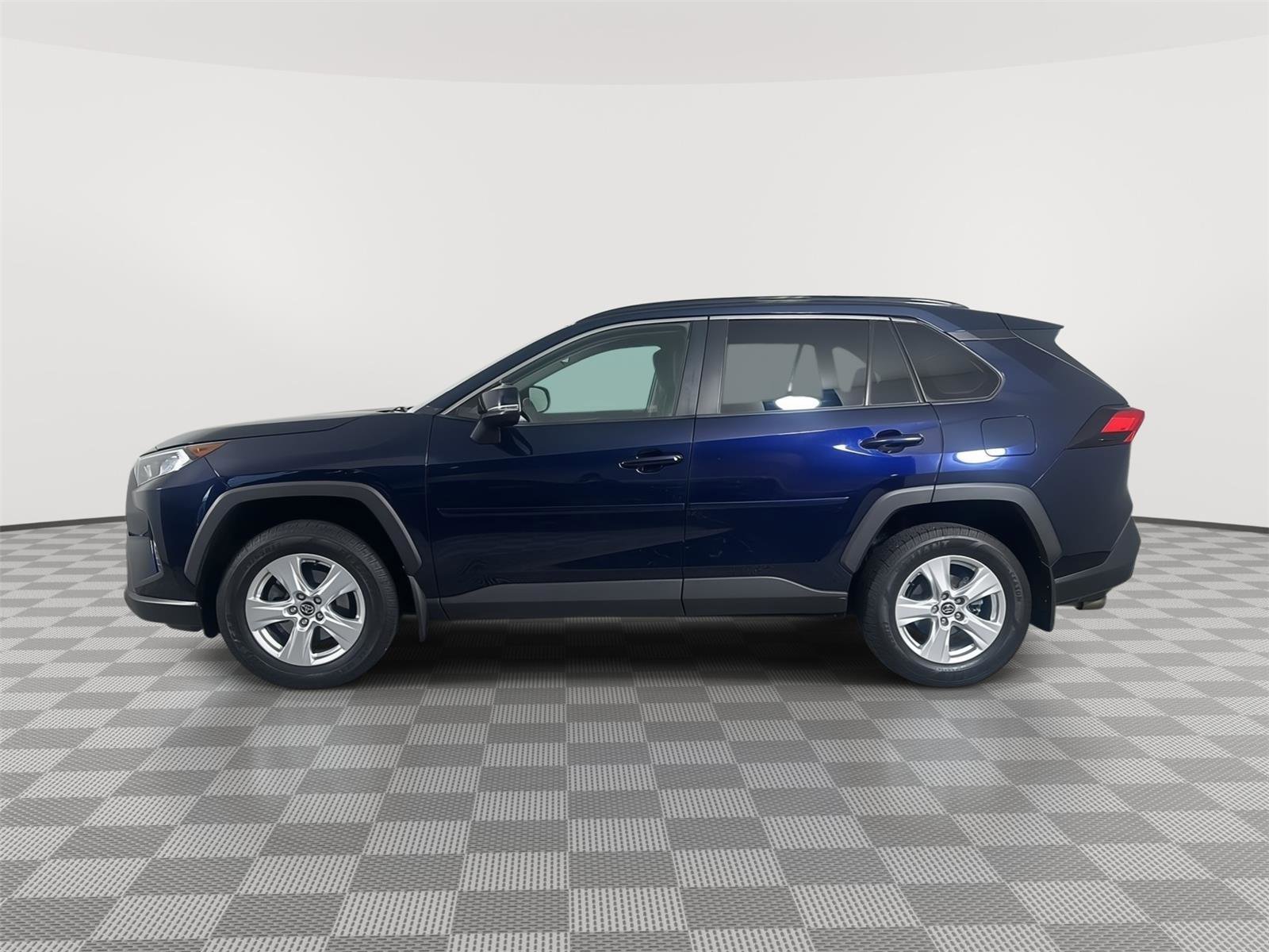 Used 2020 Toyota RAV4 XLE w/ Convenience Package image 4