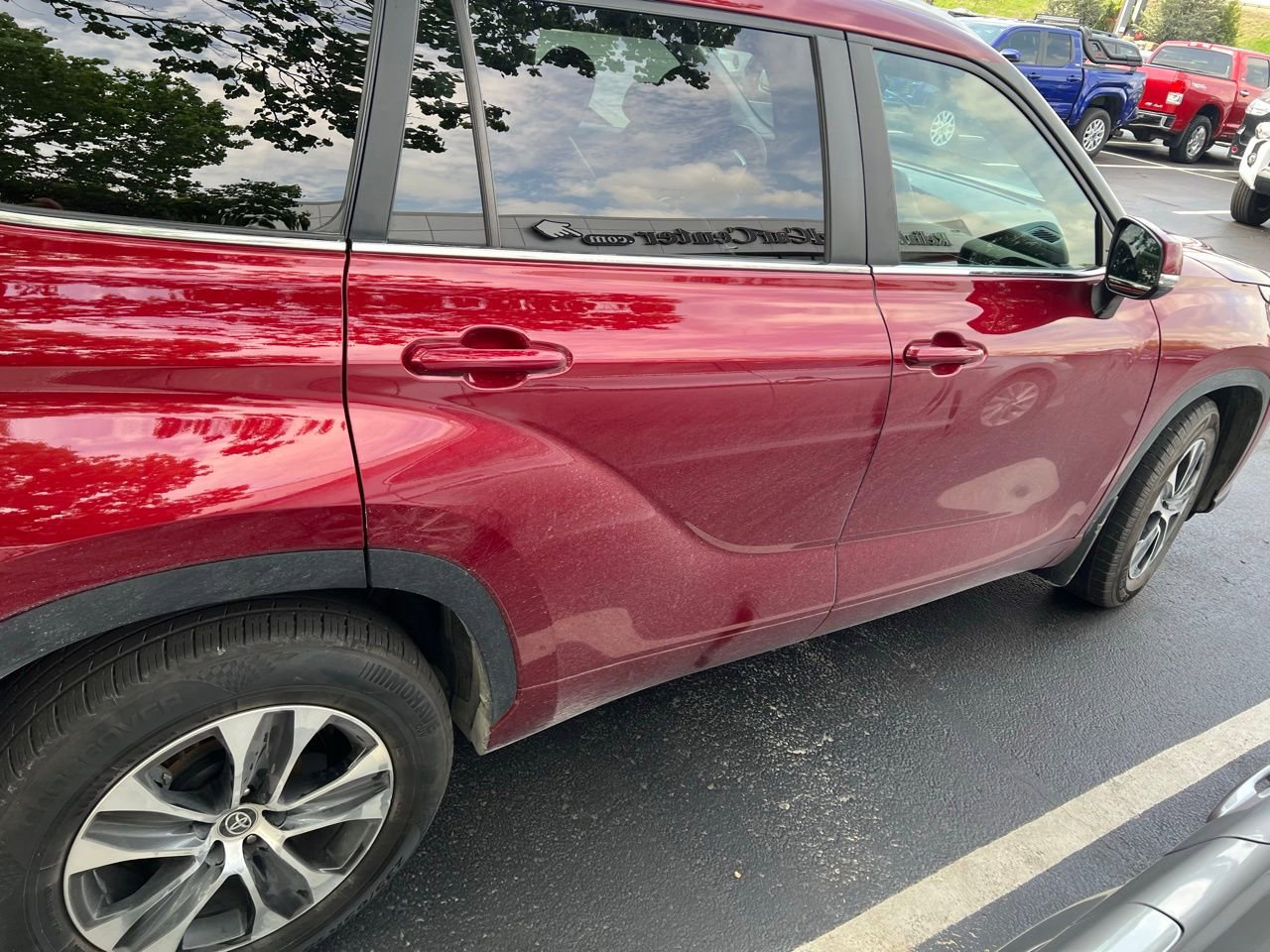 Used 2023 Toyota Highlander XLE image 9