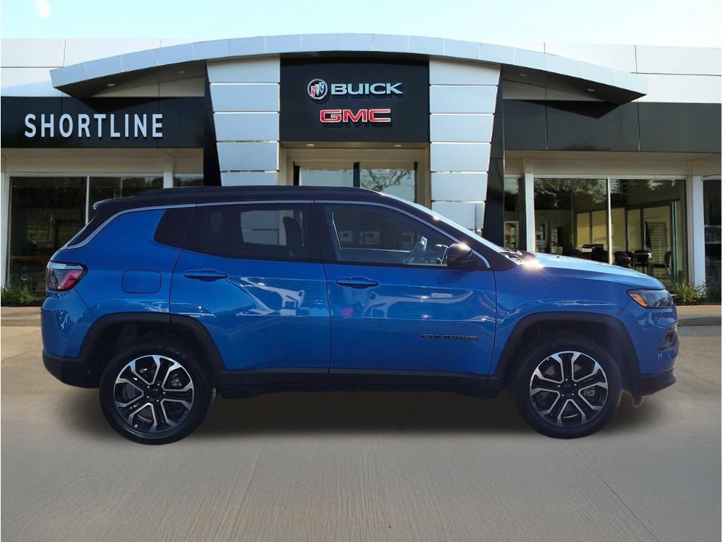 Used 2024 Jeep Compass Limited AWD/4WD image 2