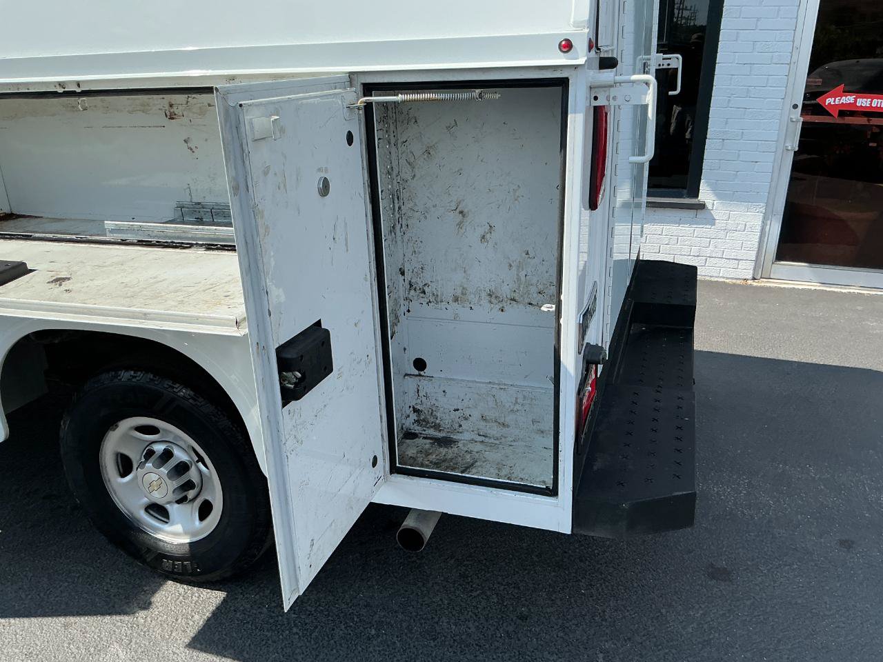 Used 2021 Chevrolet Express 3500 w/ Power Convenience Package RWD image 15