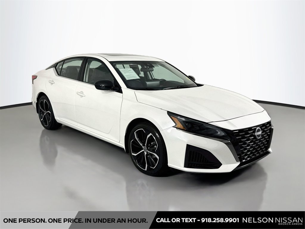 Certified 2025 Nissan Altima 2.5 SR w/ SR Premium Package FWD image 3