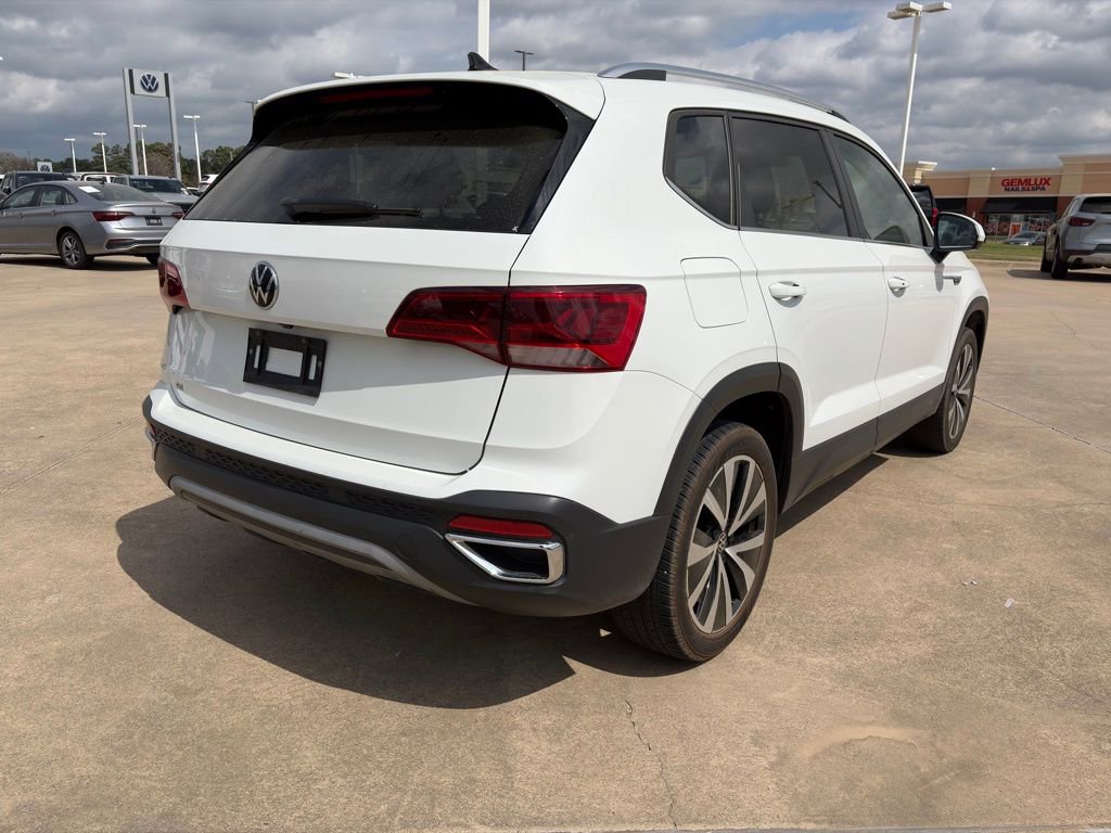 Used 2023 Volkswagen Taos SE FWD image 4