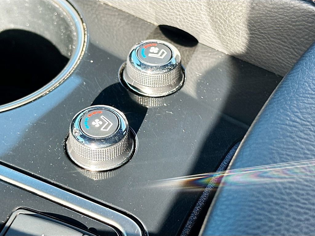 Used 2022 Nissan Maxima SR w/ Sport Mat Group image 21