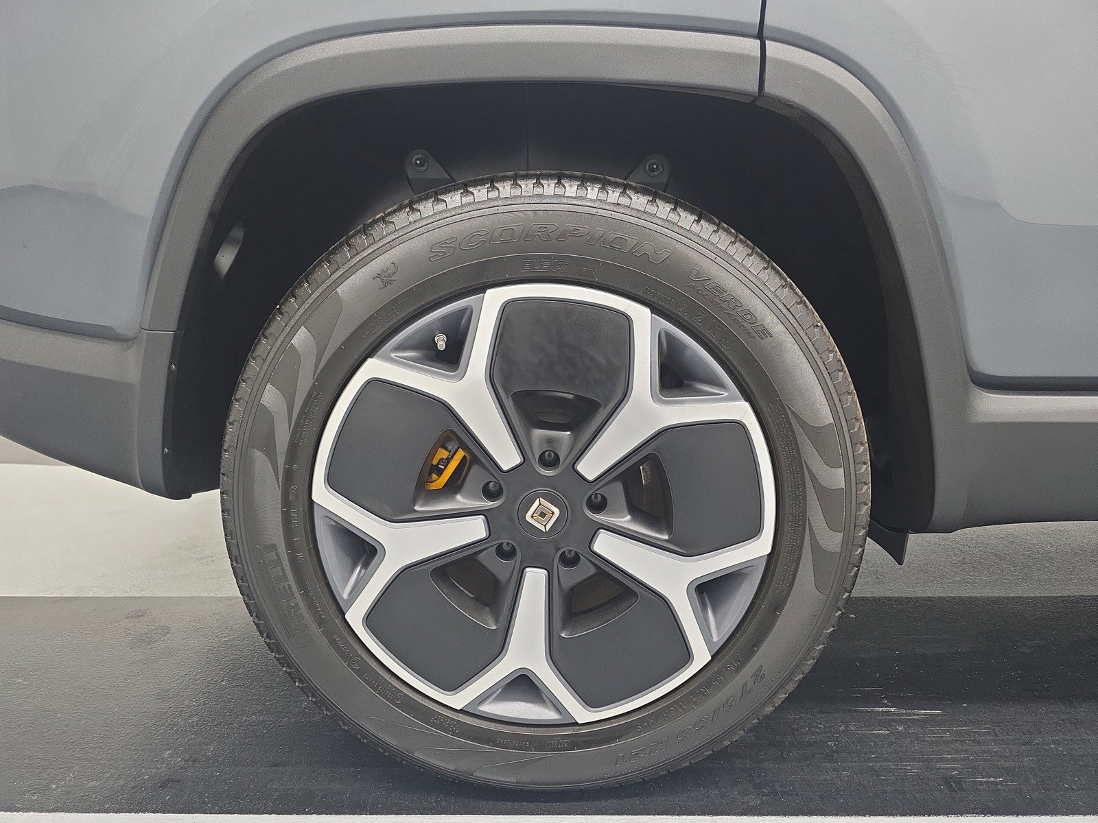 Used 2023 Rivian R1S Adventure AWD/4WD image 12