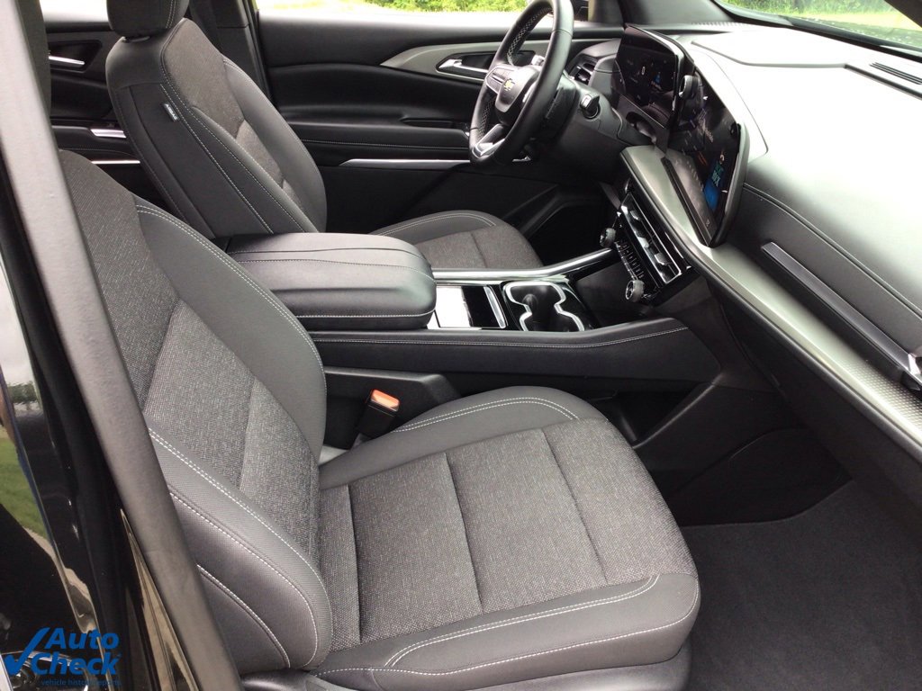 Used 2024 Chevrolet Traverse LS image 12