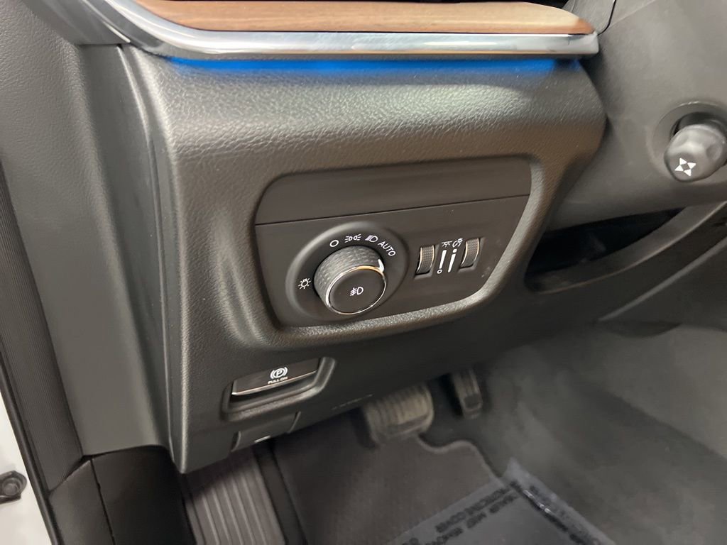 Used 2025 Jeep Grand Cherokee L Summit w/ MOPAR Finishing Package image 20