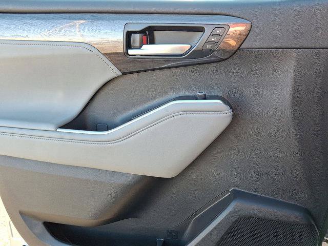 Certified 2025 Toyota Highlander Platinum image 12