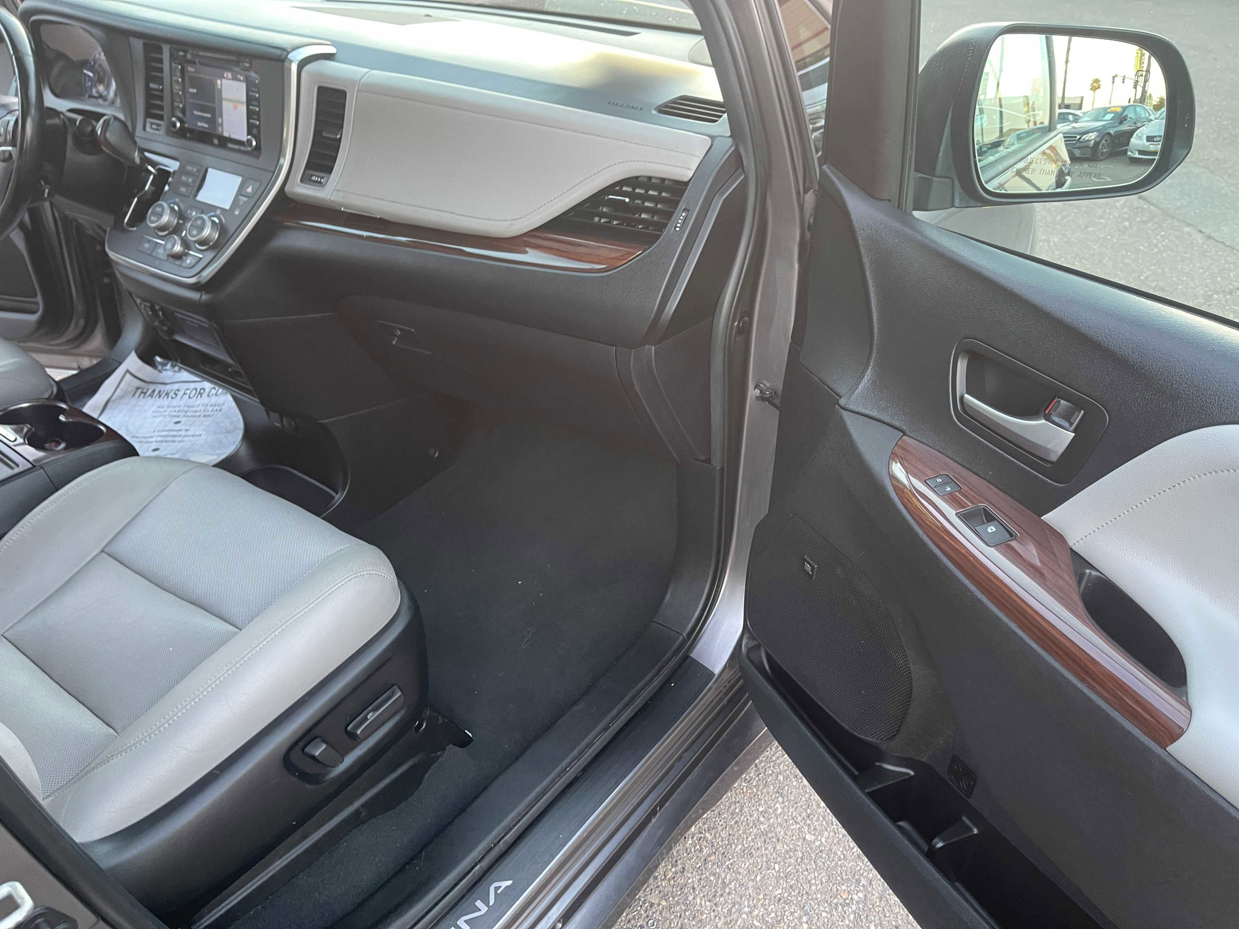 Used 2019 Toyota Sienna Limited Premium w/ Protection Package image 21