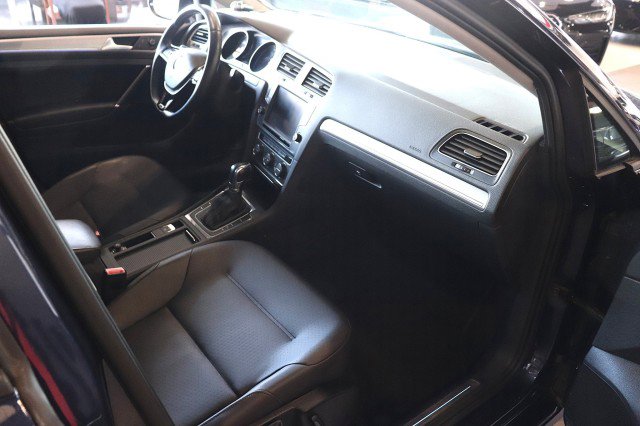 Used 2016 Volkswagen e-Golf SEL Premium image 25