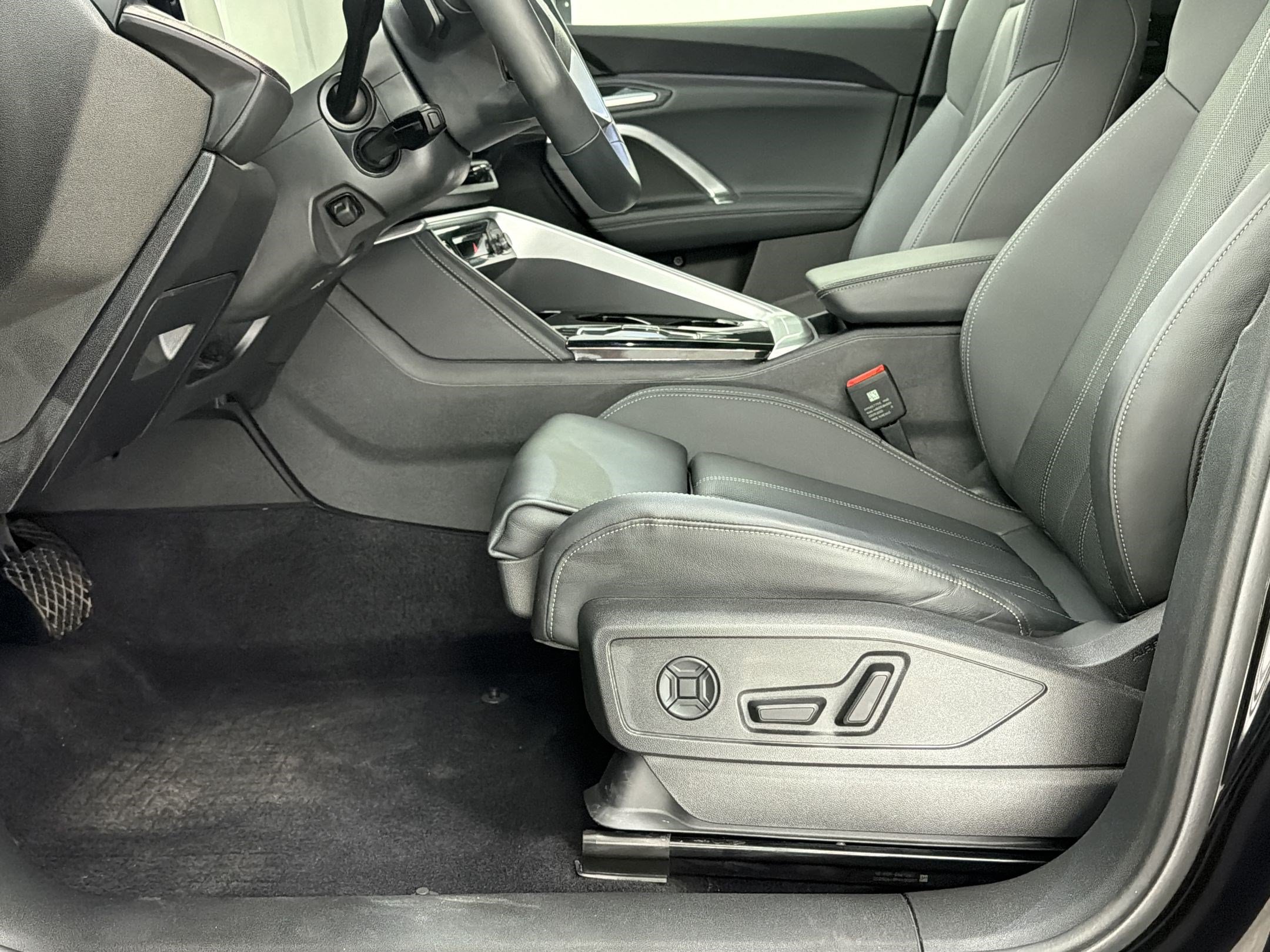Used 2025 Audi Q5 Premium Plus w/ Premium Plus AWD/4WD image 5