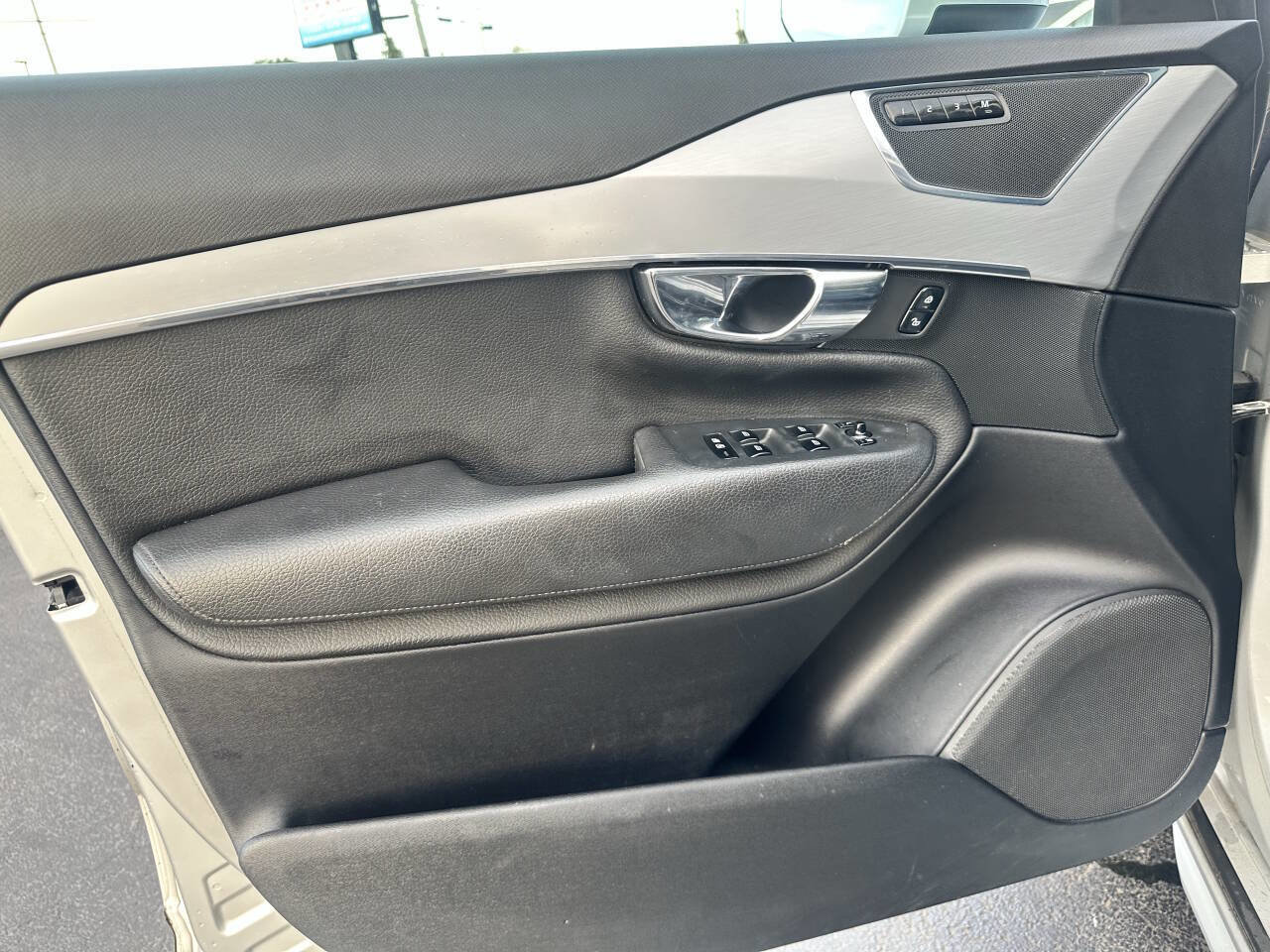 Used 2016 Volvo XC90 T5 Momentum image 19