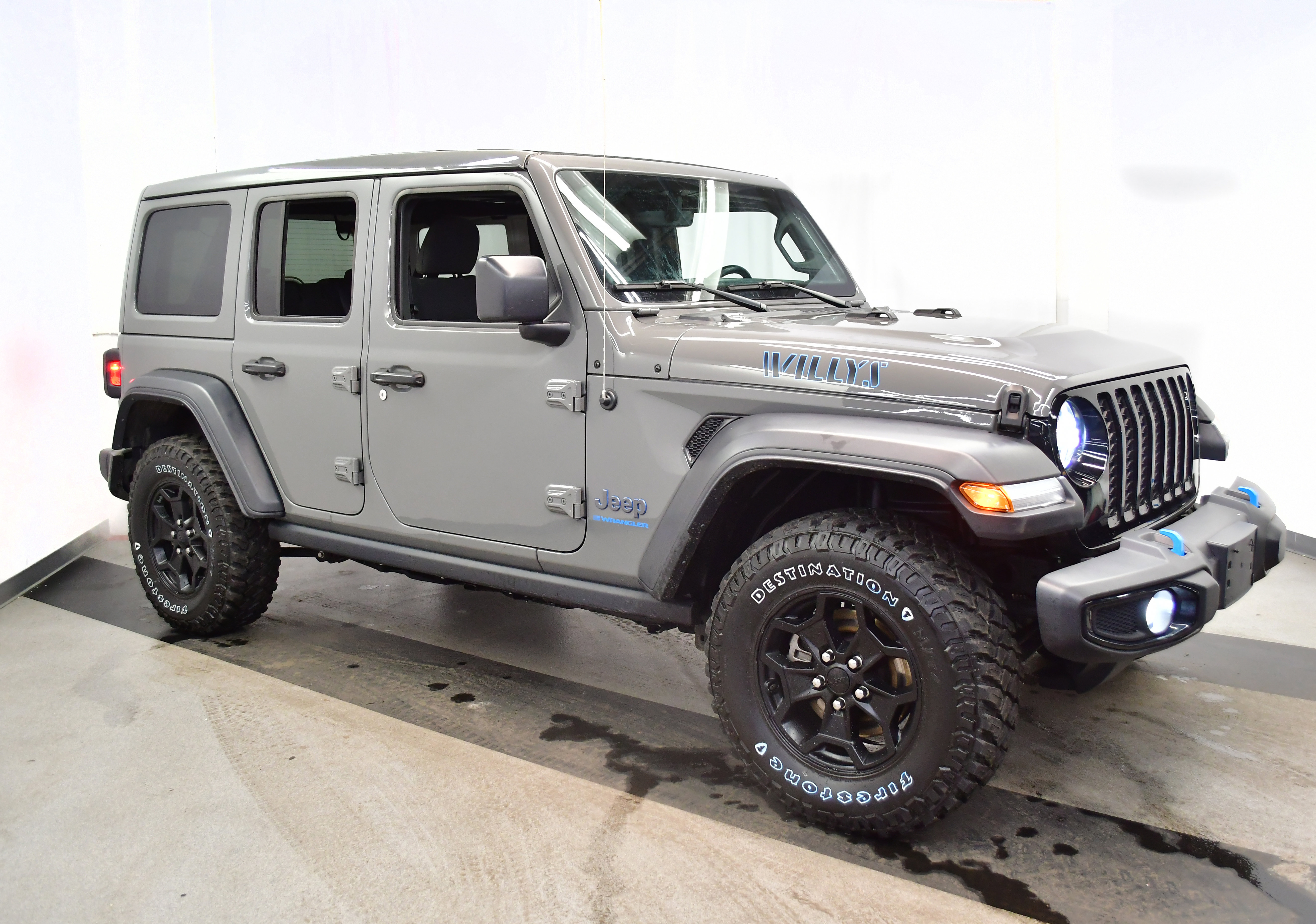 Used 2023 Jeep Wrangler Unlimited w/ Sun & Screen Package image 2