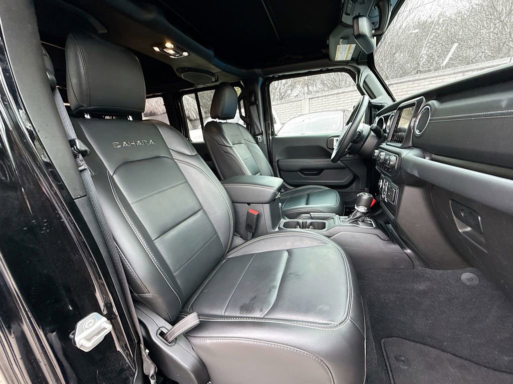 Used 2023 Jeep Wrangler Unlimited Sahara w/ Cold Weather Group image 33