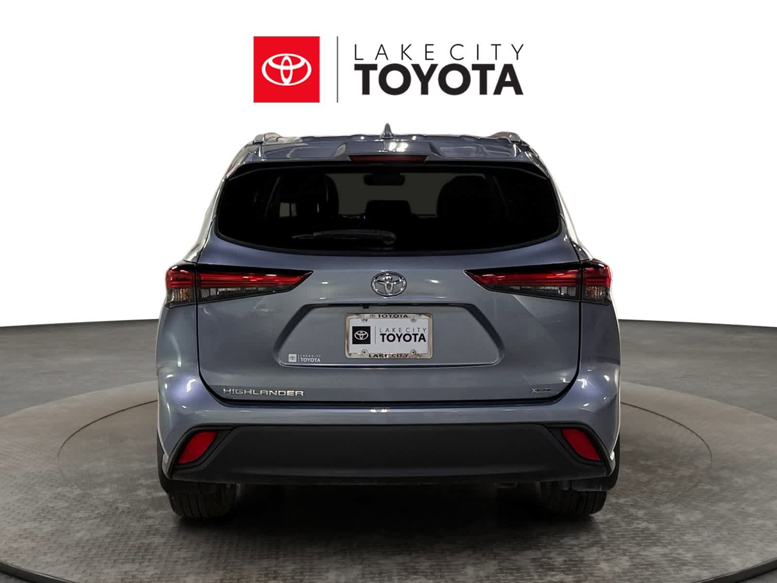 Used 2023 Toyota Highlander XLE FWD image 7