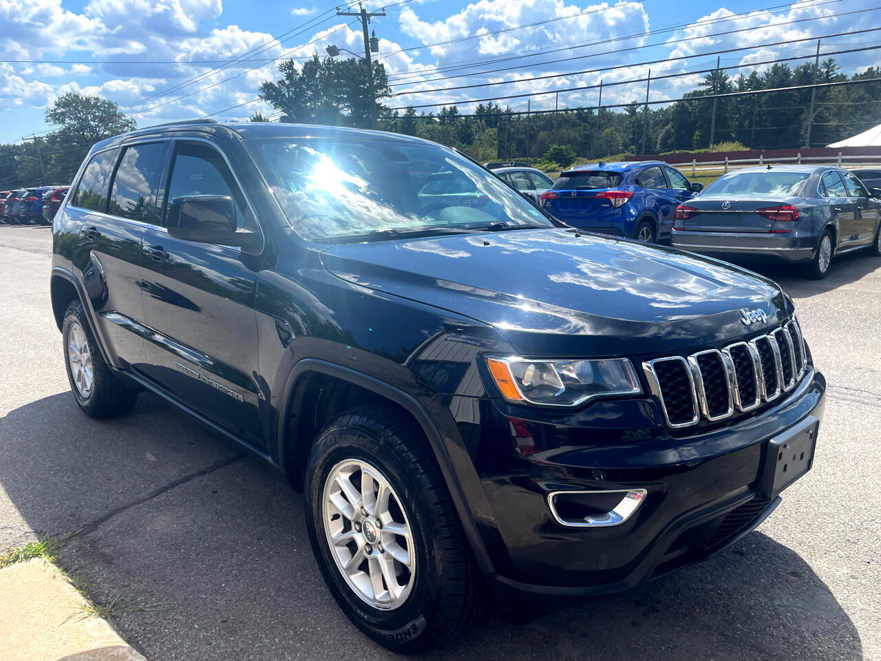 Used 2018 Jeep Grand Cherokee Laredo image 3