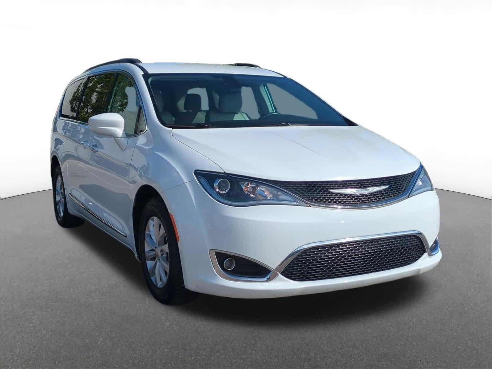 Used 2017 Chrysler Pacifica Touring-L FWD image 8