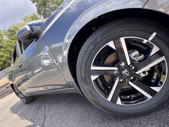 New 2025 Nissan Sentra SV w/ Trunk Package FWD image 38
