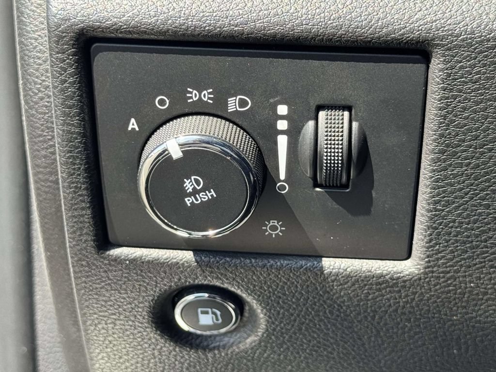 Used 2021 Jeep Grand Cherokee Limited X AWD/4WD image 22