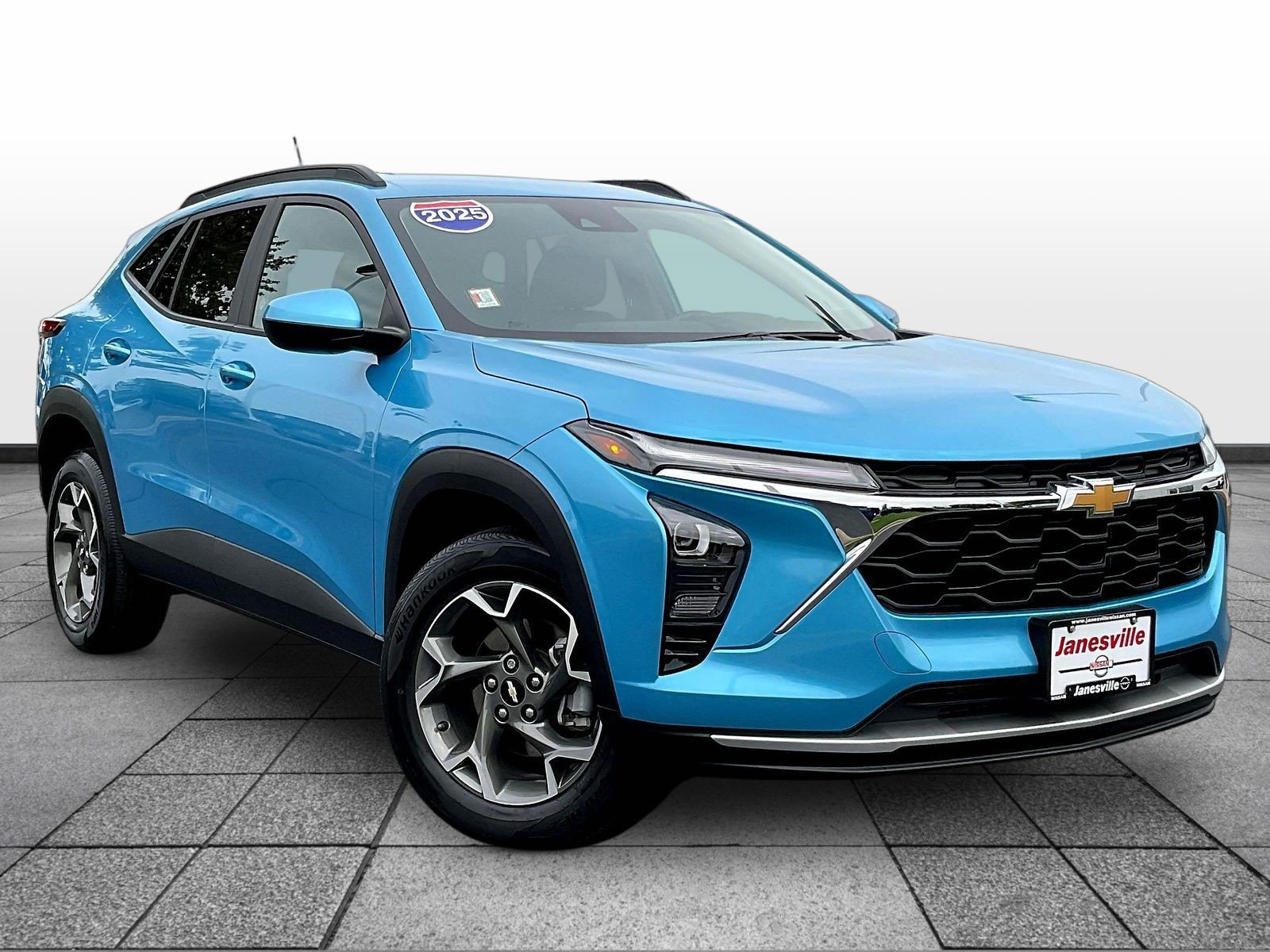 Used 2025 Chevrolet Trax LT w/ Driver Confidence Package FWD image 1