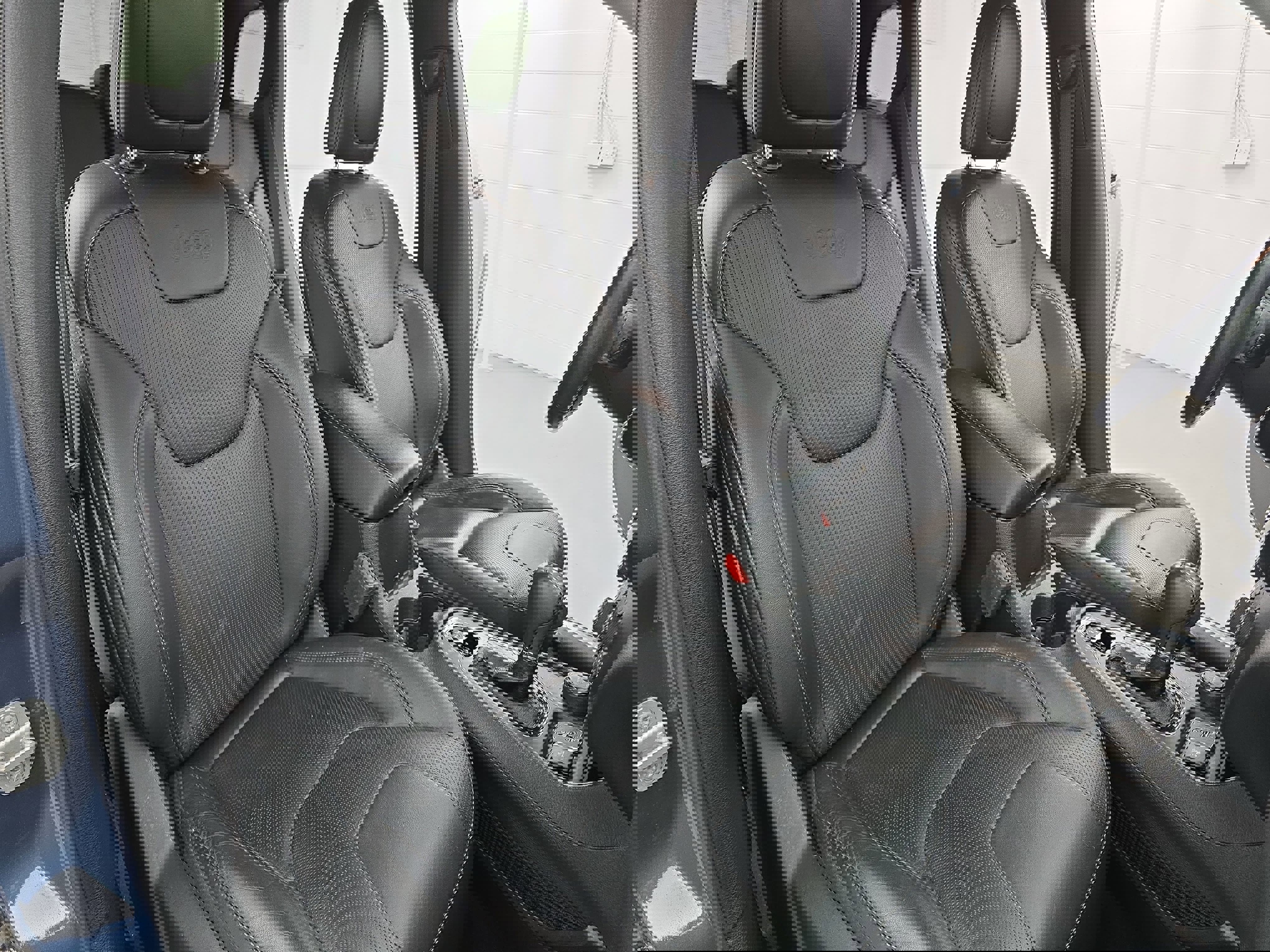 Used 2020 Jeep Cherokee Limited image 10