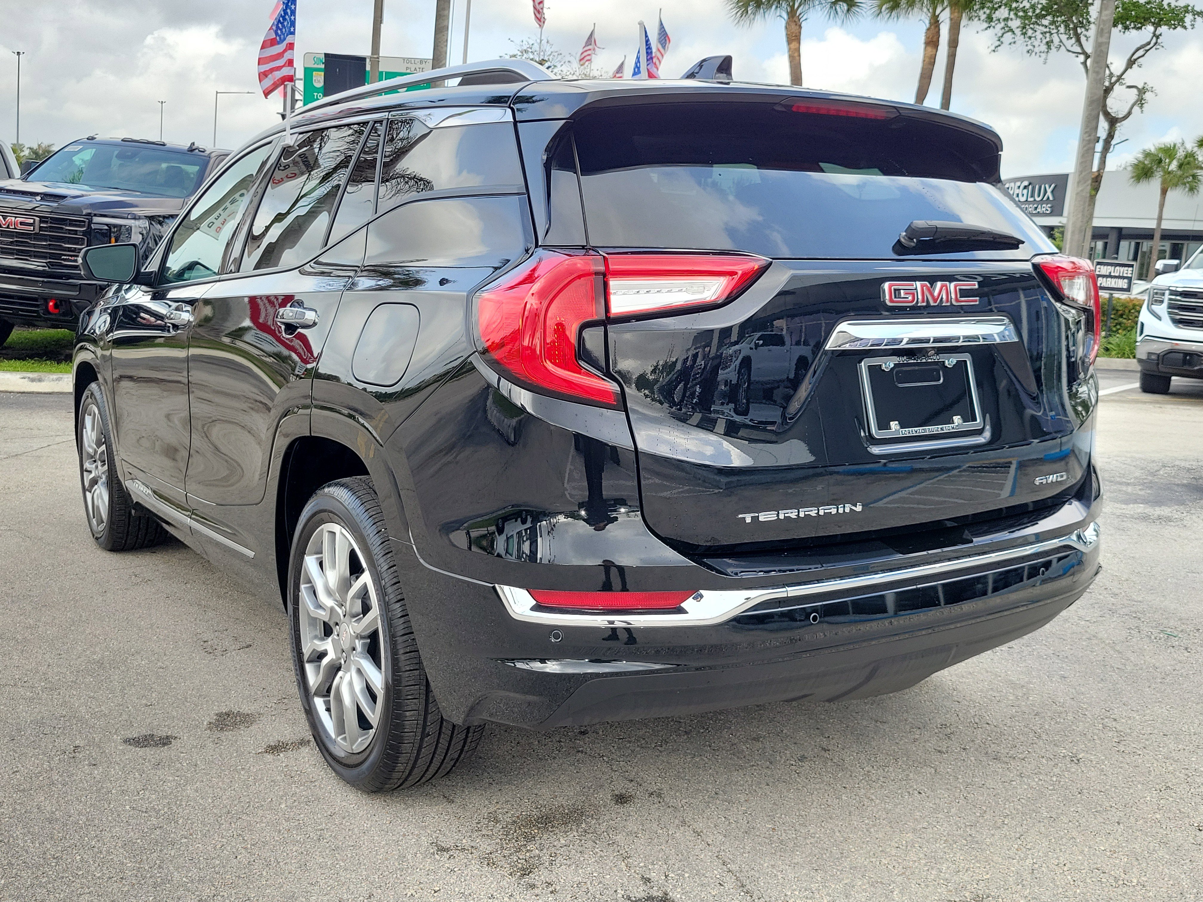 Used 2024 GMC Terrain Denali w/ Denali Premium Package image 7