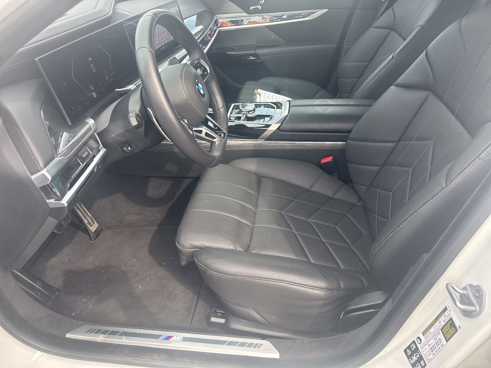 Used 2025 BMW 740i xDrive image 15