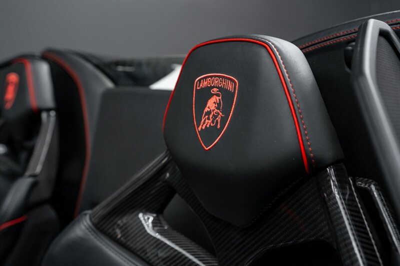 Used 2021 Lamborghini Huracan EVO RWD image 18