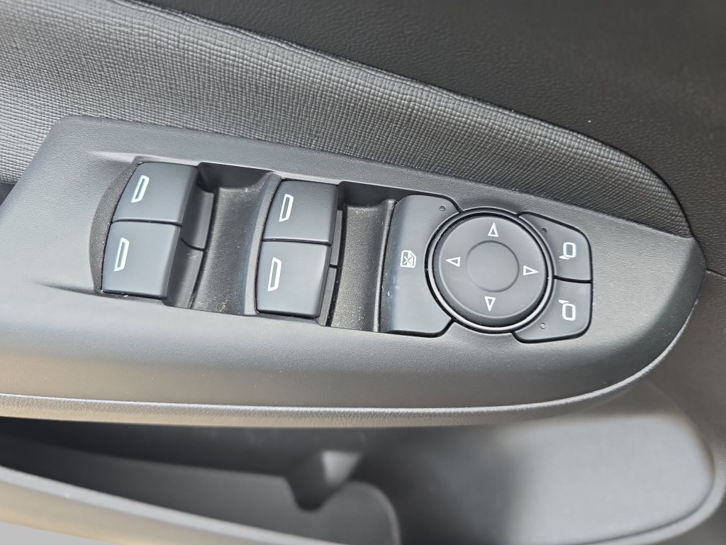 Used 2025 Buick Envista Sport Touring w/ Convenience I Package FWD image 30