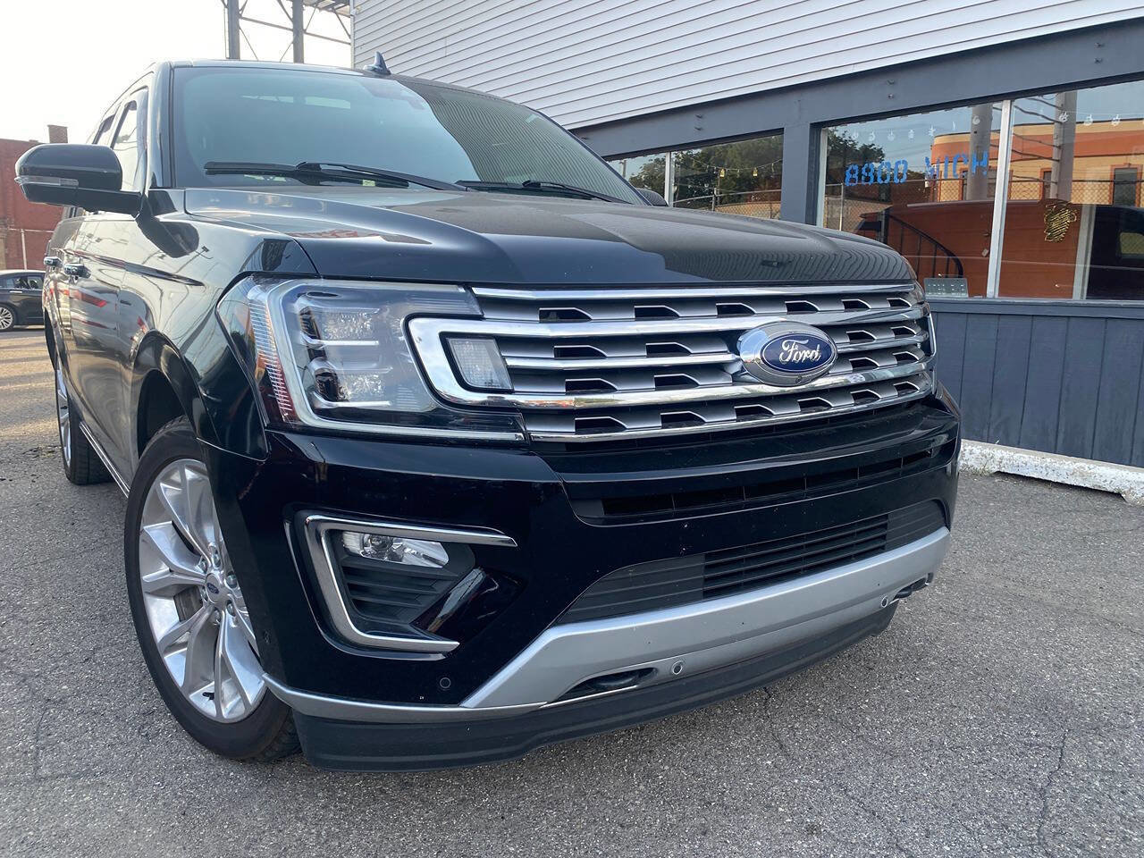 Used 2018 Ford Expedition Limited w/ Equipment Group 302A image 5