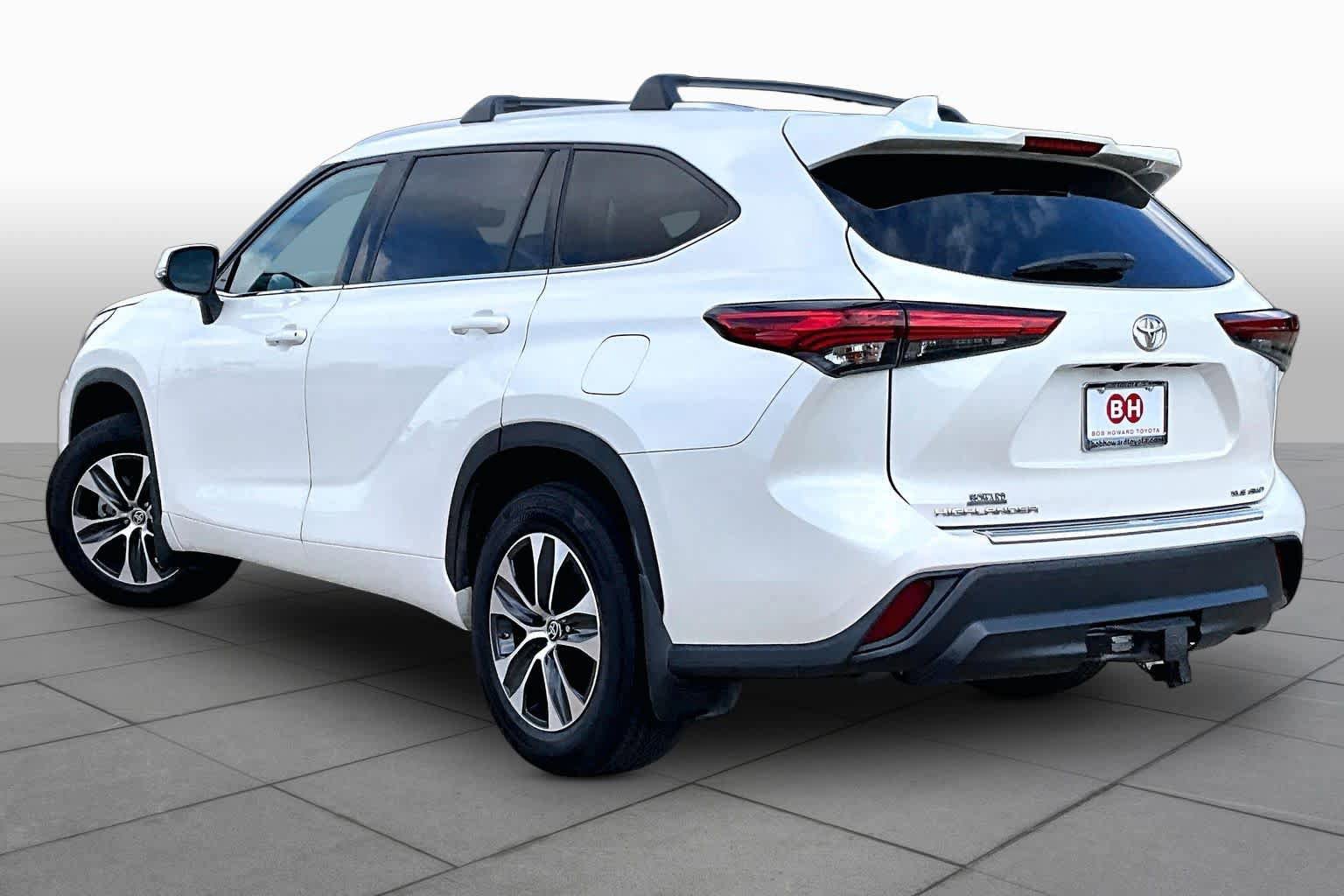 Used 2020 Toyota Highlander XLE AWD/4WD image 12