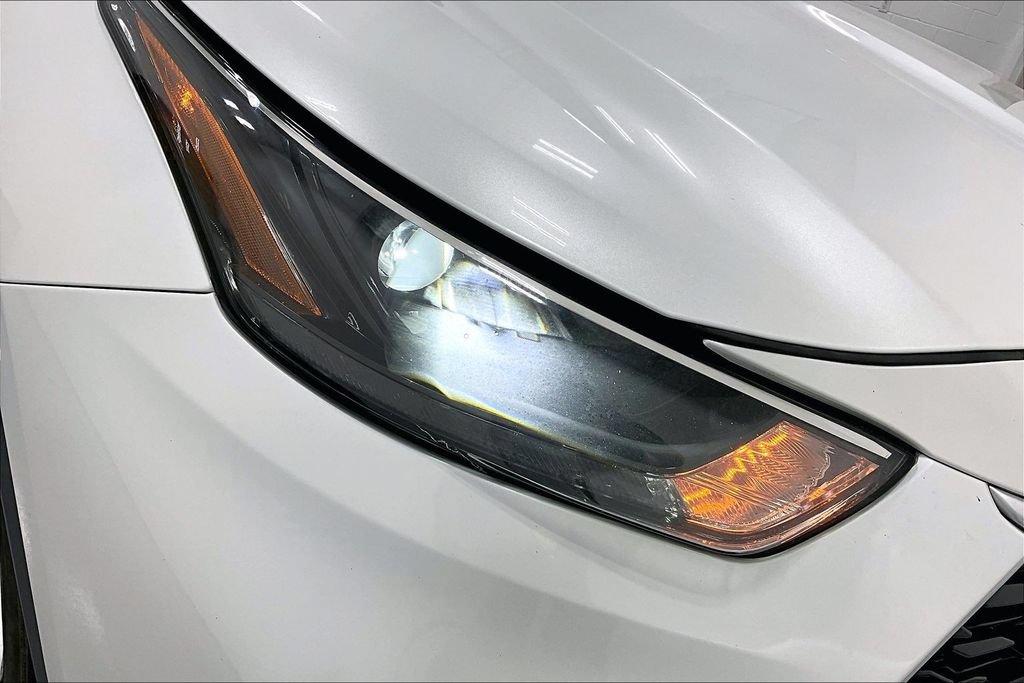 Used 2023 Toyota Highlander L AWD/4WD image 35