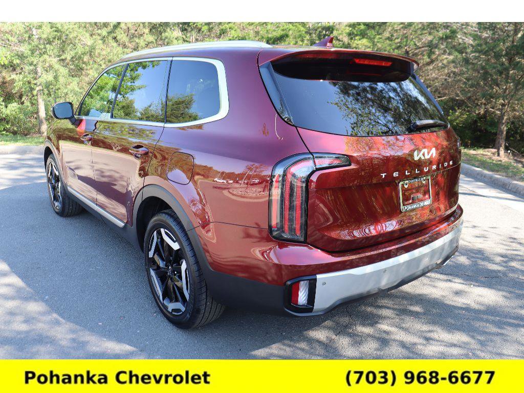 Used 2024 Kia Telluride EX w/ EX Captain's Chair Package image 5