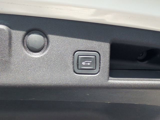 Used 2018 Chevrolet Equinox Premier image 14