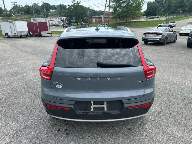 Used 2021 Volvo XC40 T5 Momentum image 3