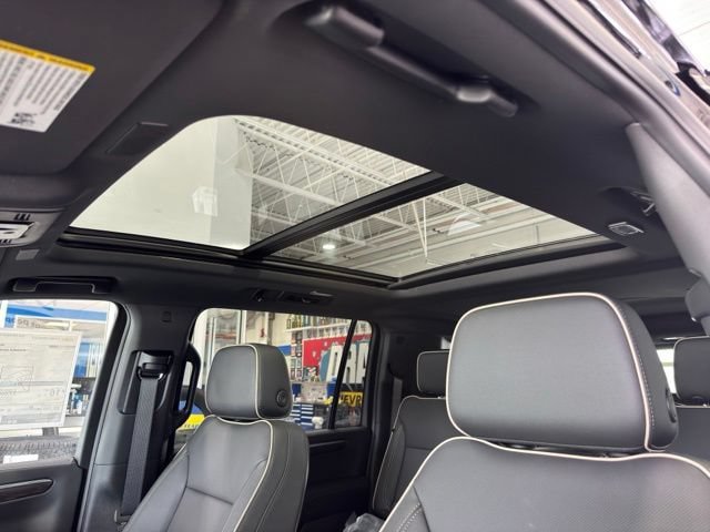 New 2026 Chevrolet Suburban Premier w/ Sun And Tow Package AWD/4WD image 8
