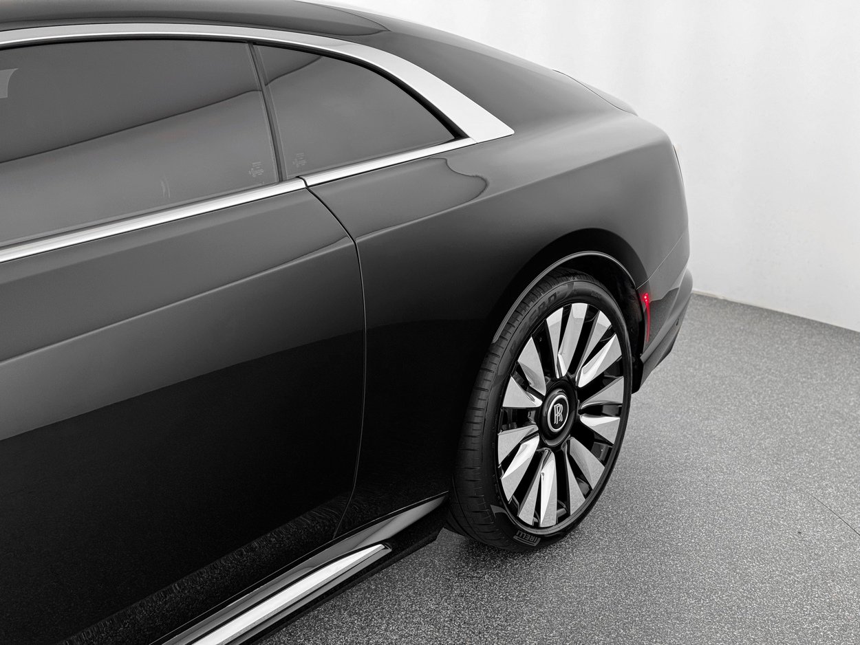 Used 2024 Rolls-Royce Spectre image 43