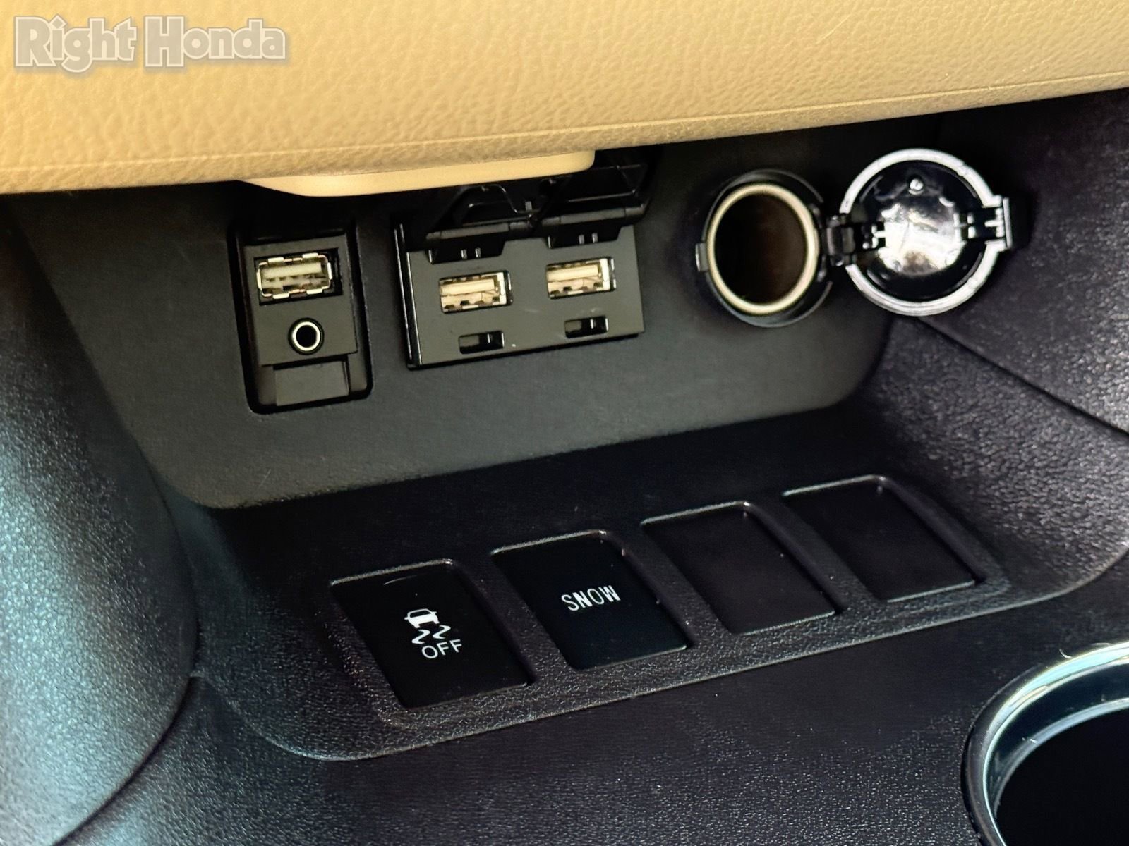 Used 2019 Toyota Highlander XLE FWD image 24