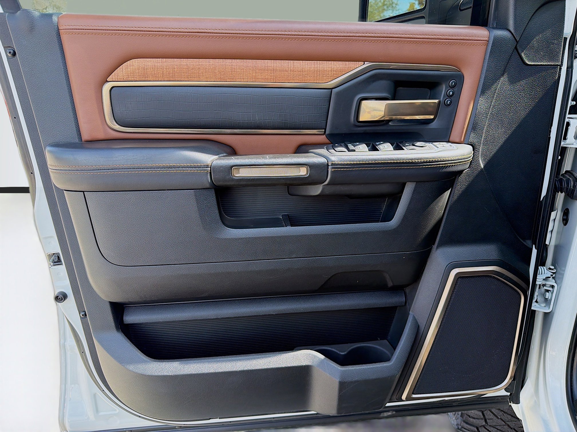 Used 2023 RAM 2500 Limited image 21