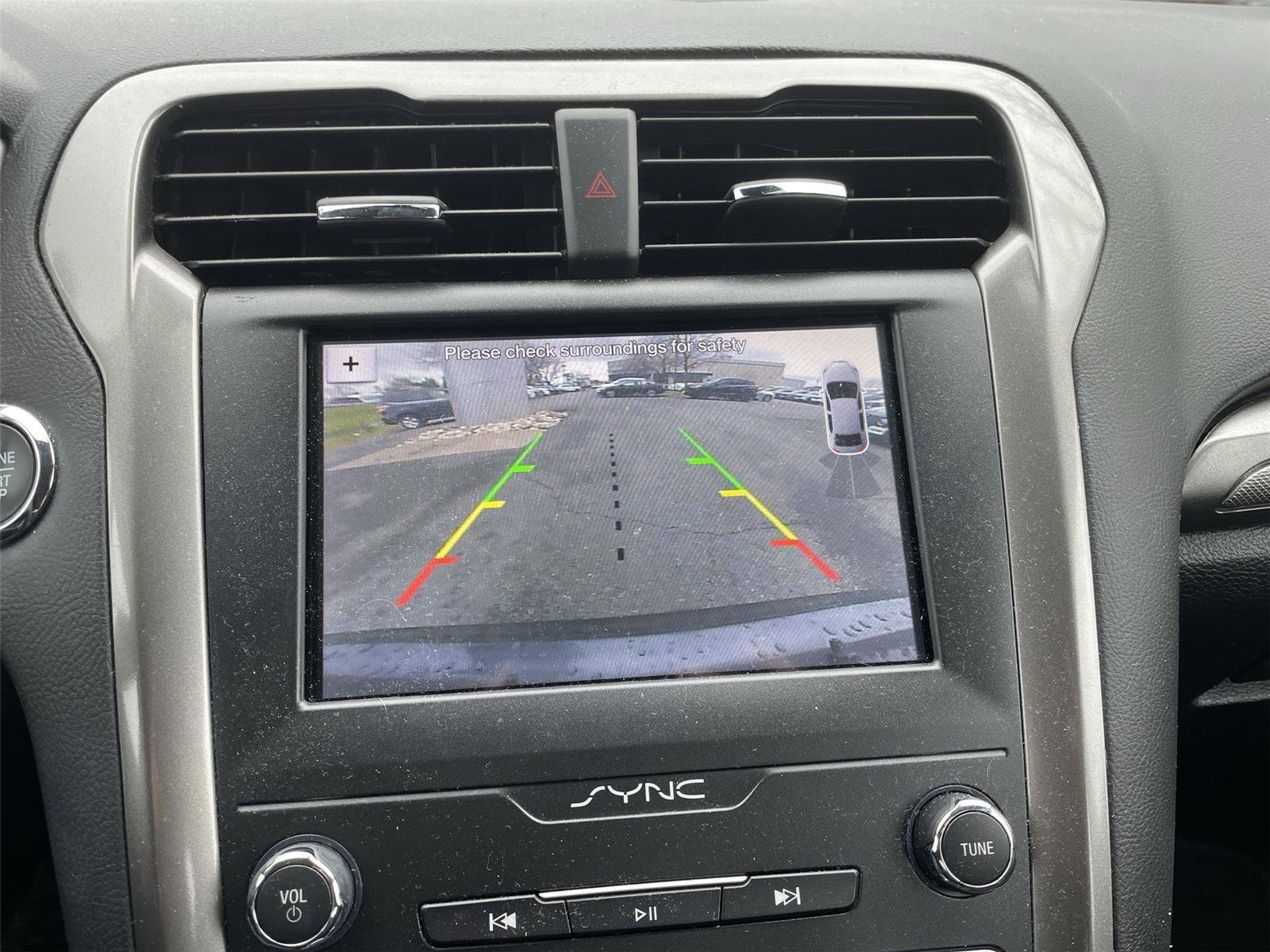 Used 2019 Ford Fusion SE image 18