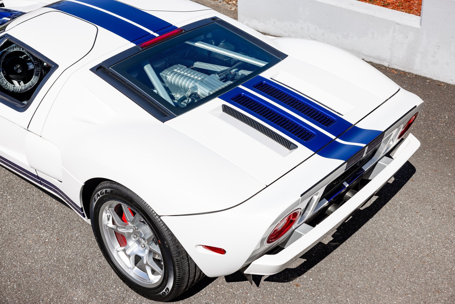 Used 2006 Ford GT RWD image 37