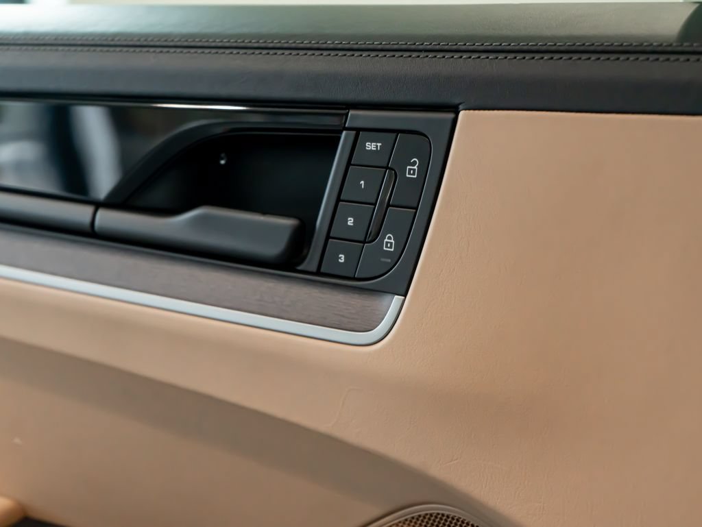 Certified 2025 Porsche Cayenne AWD/4WD image 14