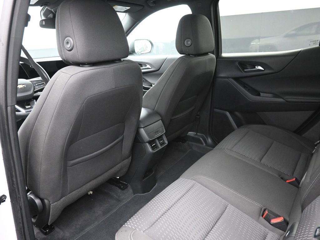 Used 2025 Chevrolet Equinox LT image 2