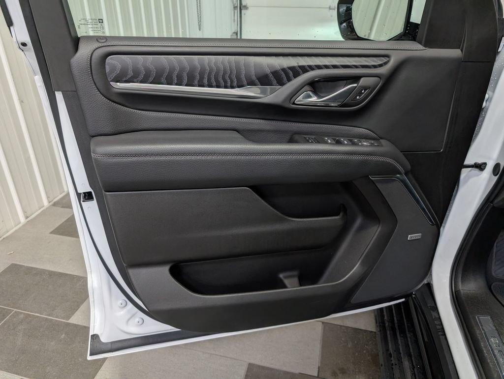 Used 2024 GMC Yukon XL Denali AWD/4WD image 14
