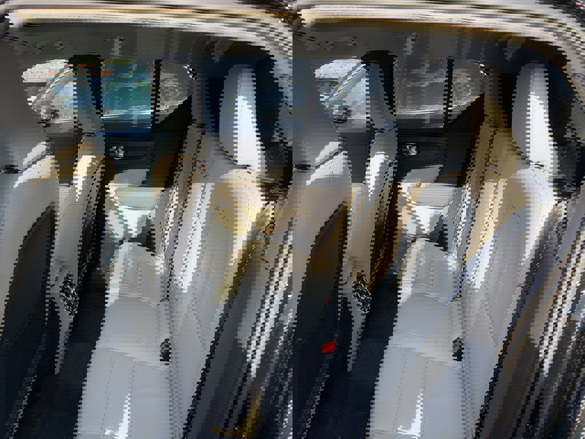 Certified 2023 Volvo XC40 B5 Plus w/ Climate Package image 29