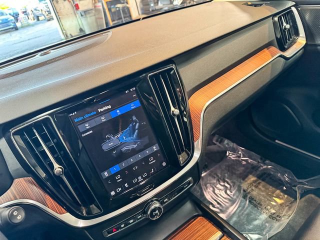 Used 2024 Volvo V60 B5 Cross Country Plus w/ Protection Package Premier image 45