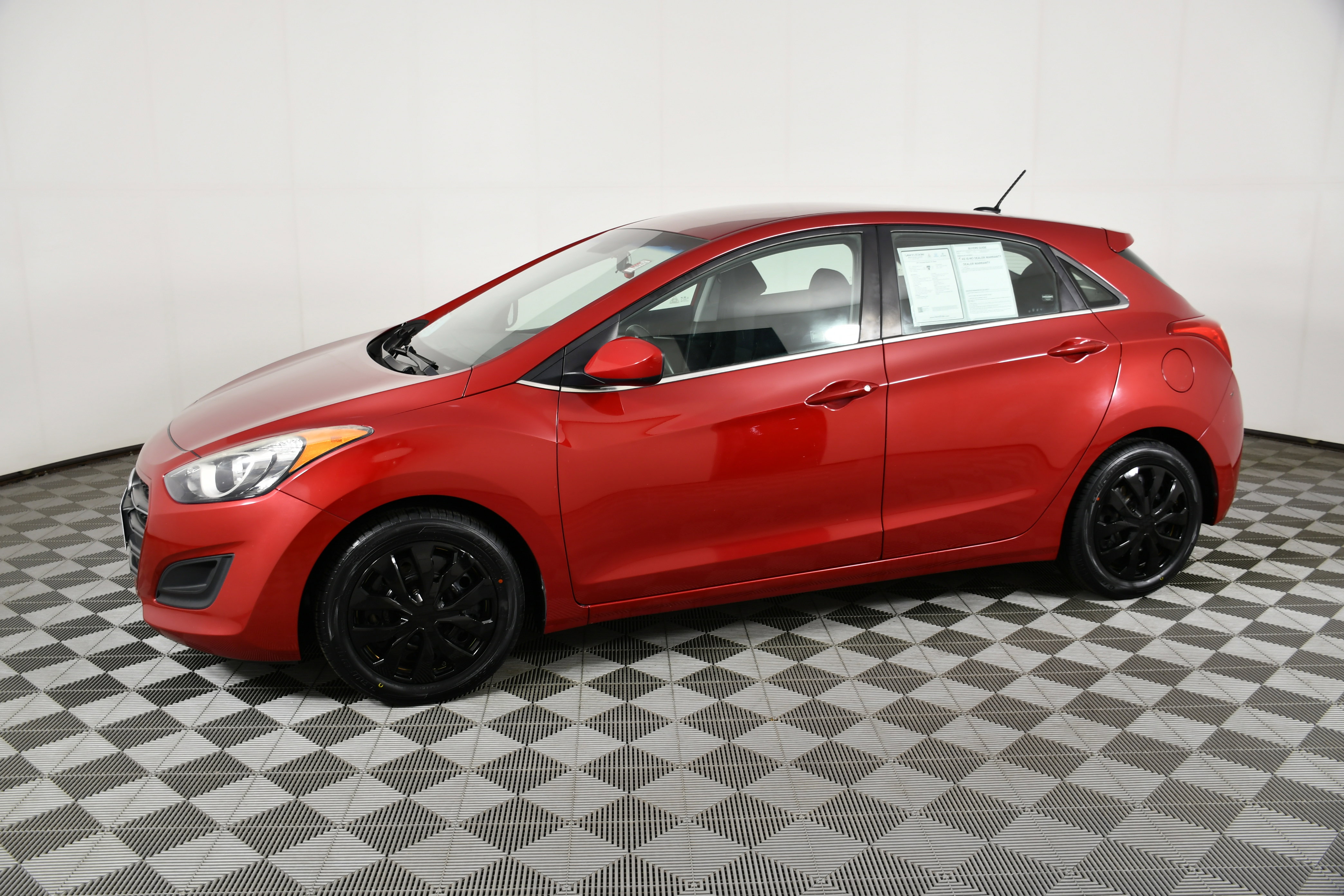 Used 2017 Hyundai Elantra GT image 9