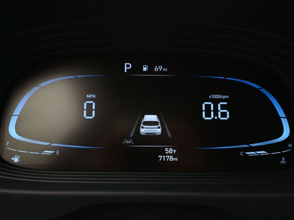 Certified 2023 Hyundai Venue Limited w/ Cargo Package image 9