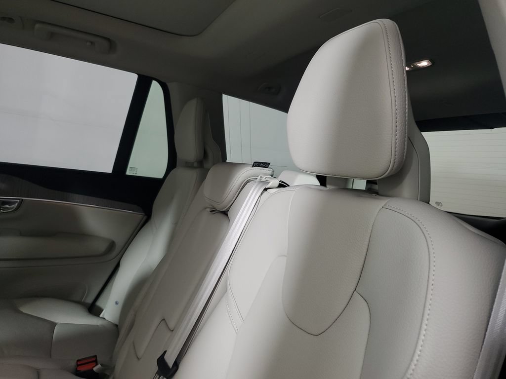 Certified 2025 Volvo XC90 B5 Plus w/ Protection Package AWD/4WD image 14