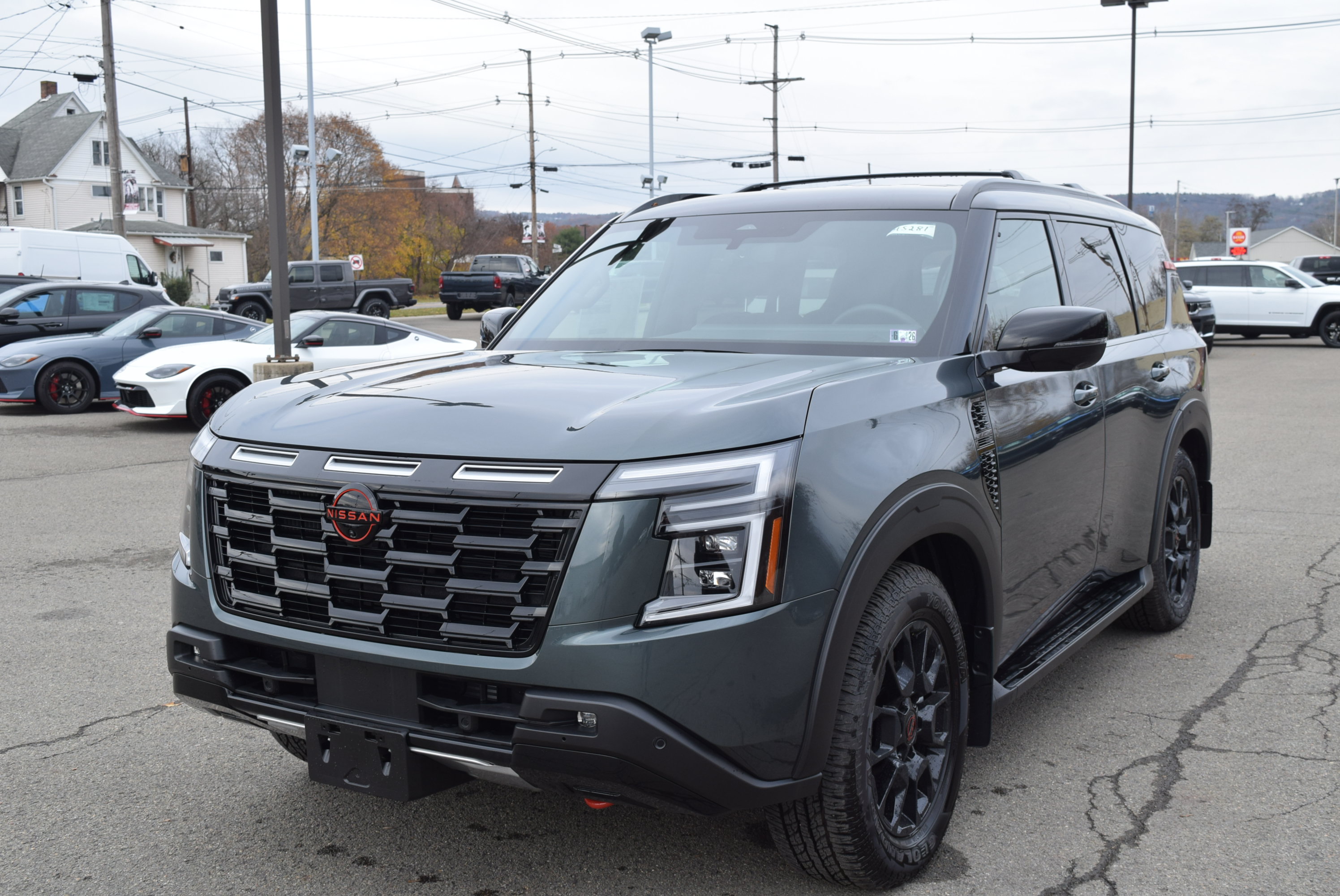 Used 2025 Nissan Armada PRO-4X AWD/4WD image 2