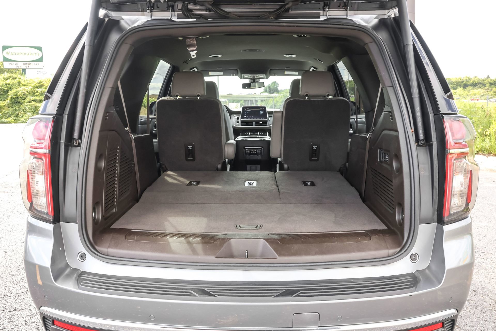 Used 2022 Chevrolet Tahoe LT w/ Luxury Package AWD/4WD image 37